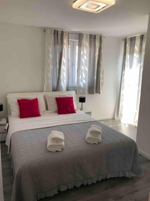 Holiday Home Marina-Renovated House In City Center Rogoznica  Exterior photo