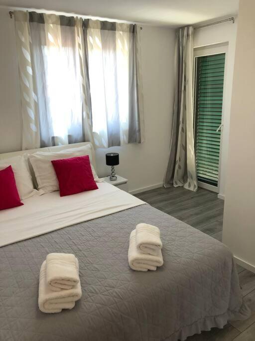 Holiday Home Marina-Renovated House In City Center Rogoznica  Exterior photo