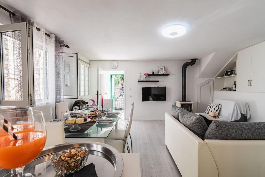 Holiday Home Marina-Renovated House In City Center Rogoznica  Exterior photo
